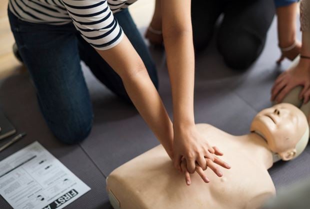 CPR training Image for article first aid training – Enhancing Manual Handling Skills For Advanced First Aid Proficiency – World Tech Power