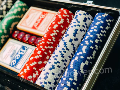 Playing Poker Online – Betting Strategies and Pot Odds: Calculating the Right Moves in Poker – World Tech Power