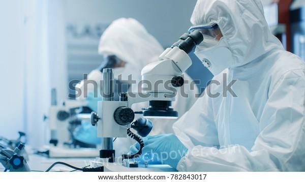 two engineers scientists technicians sterile 600w 782843017 – How Machine learning is Changing Drug Discovery – Eminetra.co.uk – World Tech Power