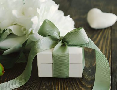 The Art of Minimalism: Why the Lite Wedding Bundle is a Delightfully Simple Gift
